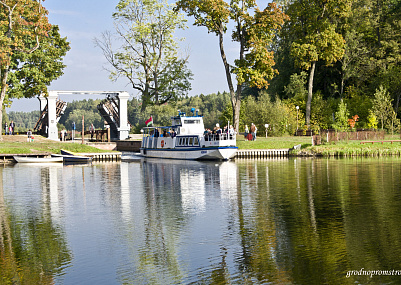 Августовский канал открыл сезон. Теплоход «Неман» совершил первый рейс с литовскими туристами на борту